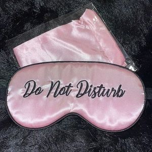 Do not disturb pink eye mask with storage bag